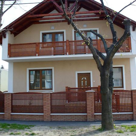 Rozsakert Apartmanhaz Hajduszoboszlo Exterior photo