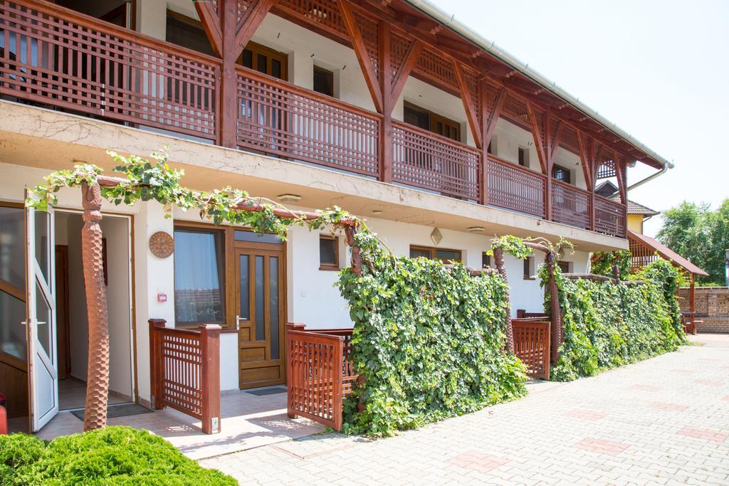 Rozsakert Apartmanhaz Hajduszoboszlo Exterior photo